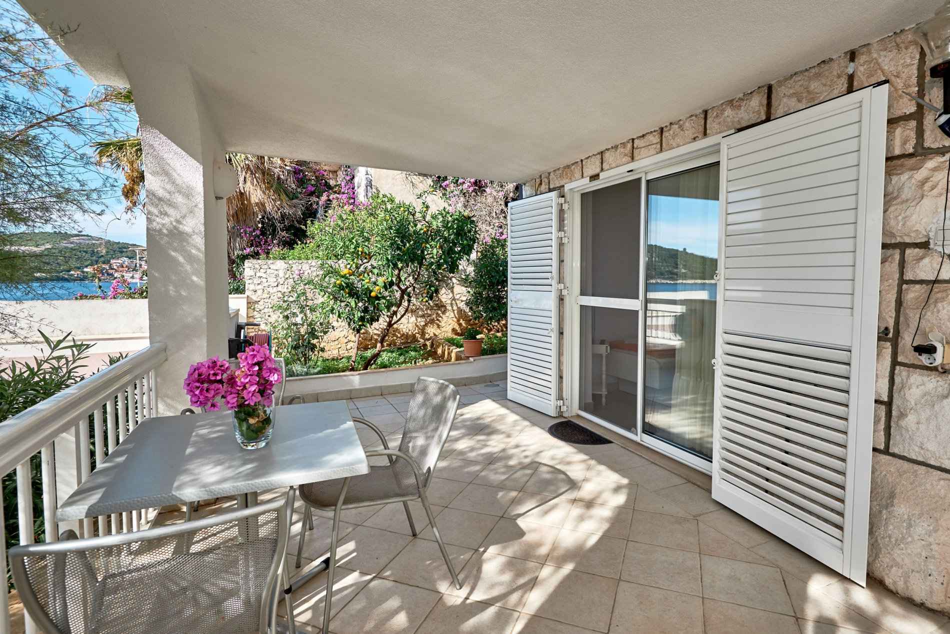 Studio2__01_45_11zon