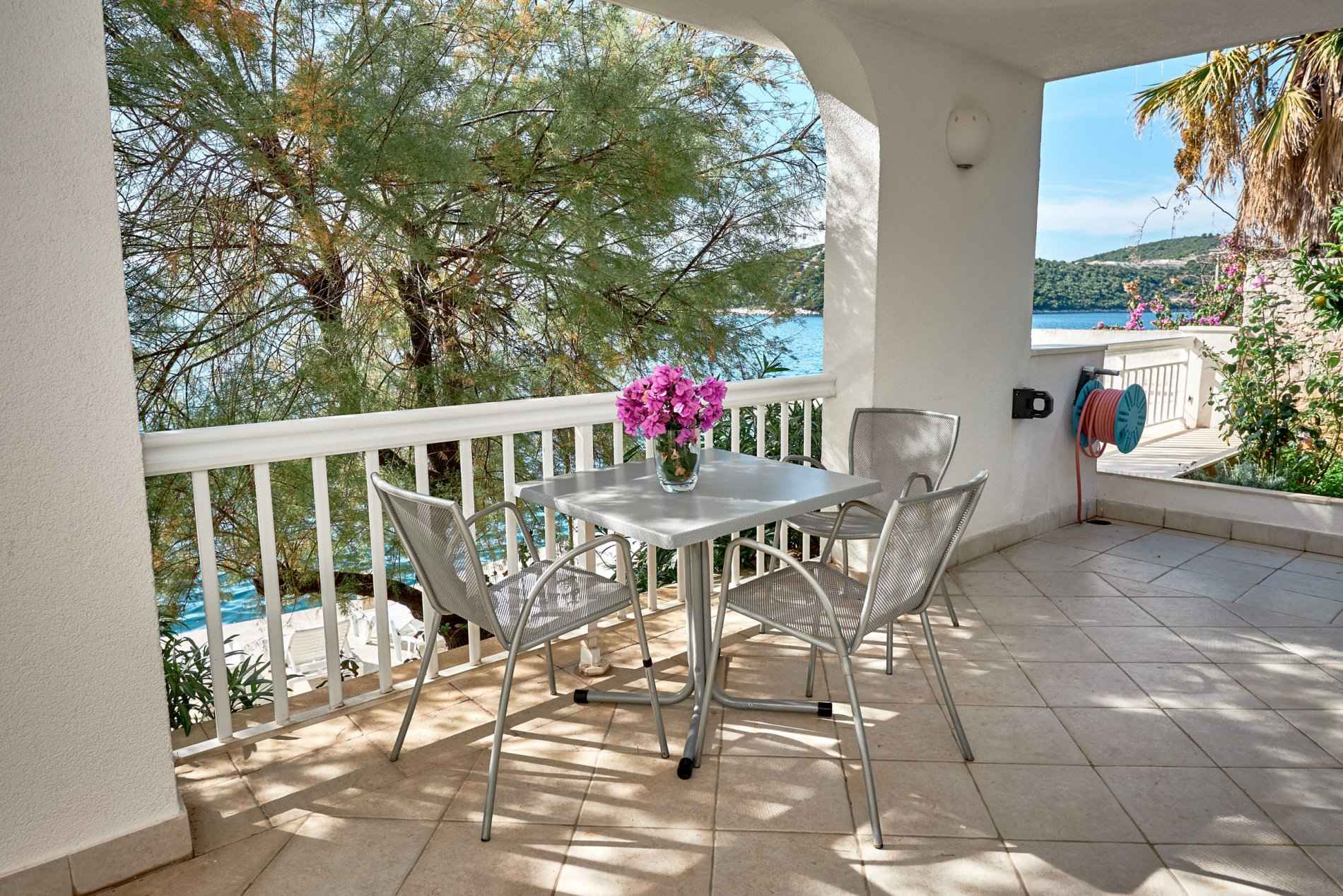 Studio2__02_46_11zon