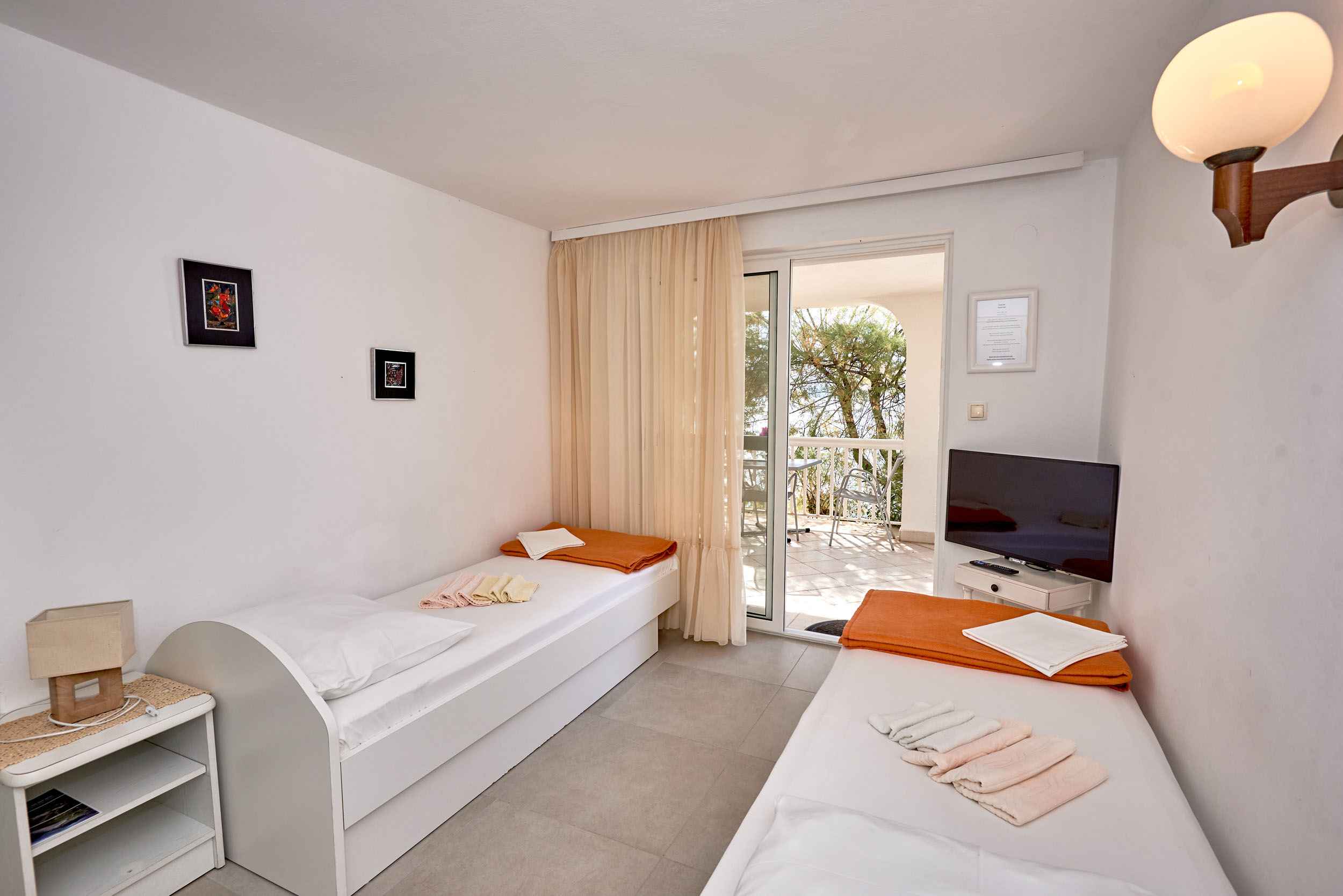 Studio2__06_50_11zon