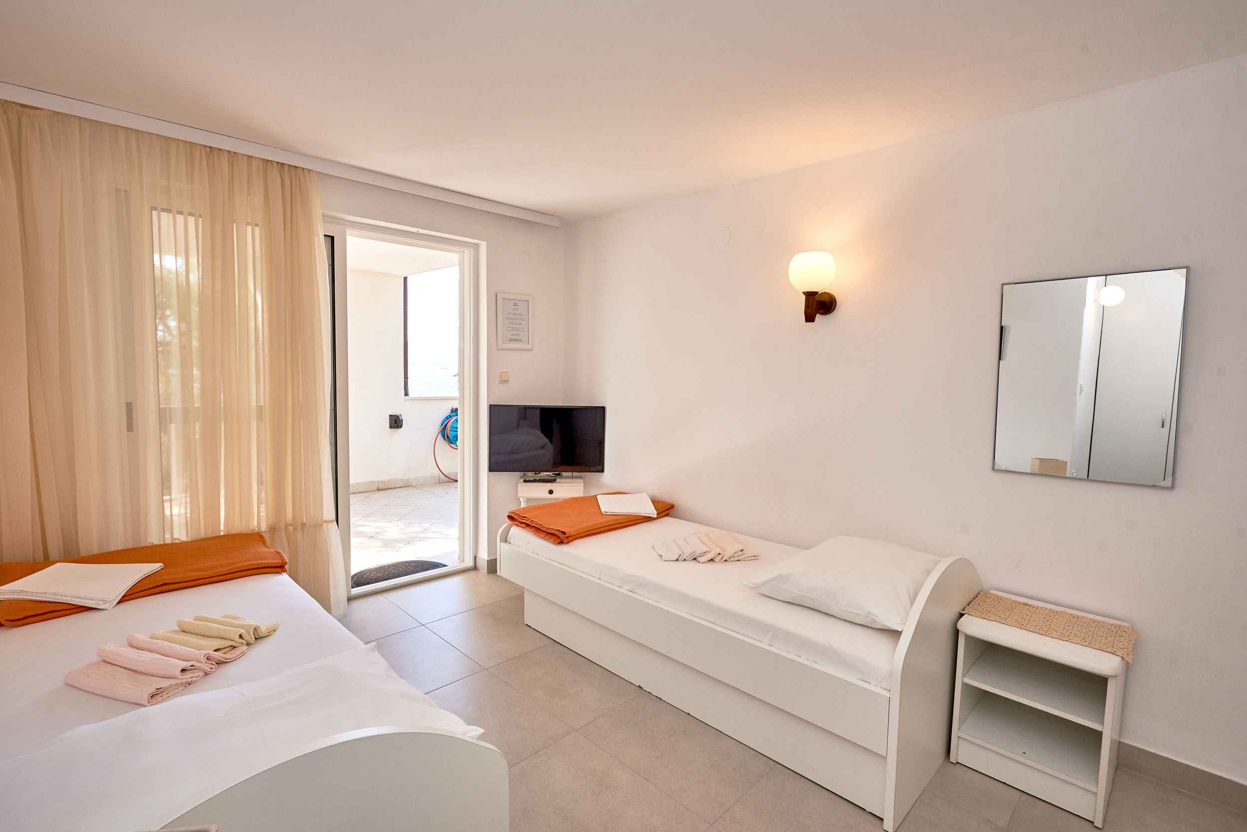 Studio2__07_51_11zon